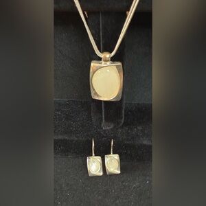 Vtg Kenneth Cole EUC Double
Strand Necklace W/ Oval
Opal Like Pendant &Earrings